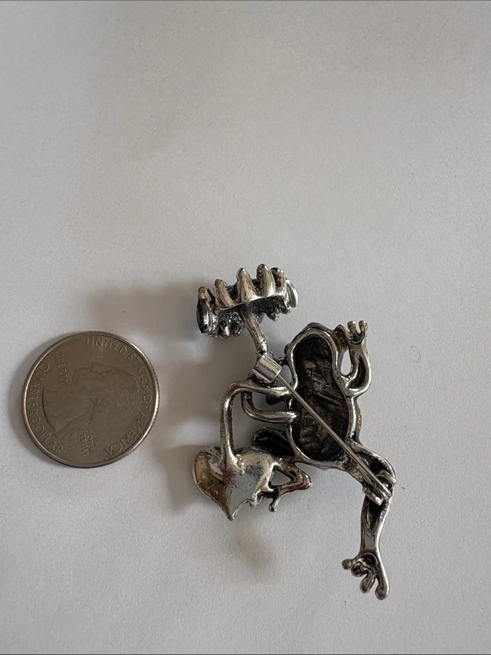 Vintage-Style Brown Frog Brooch with Green Leaf Accent